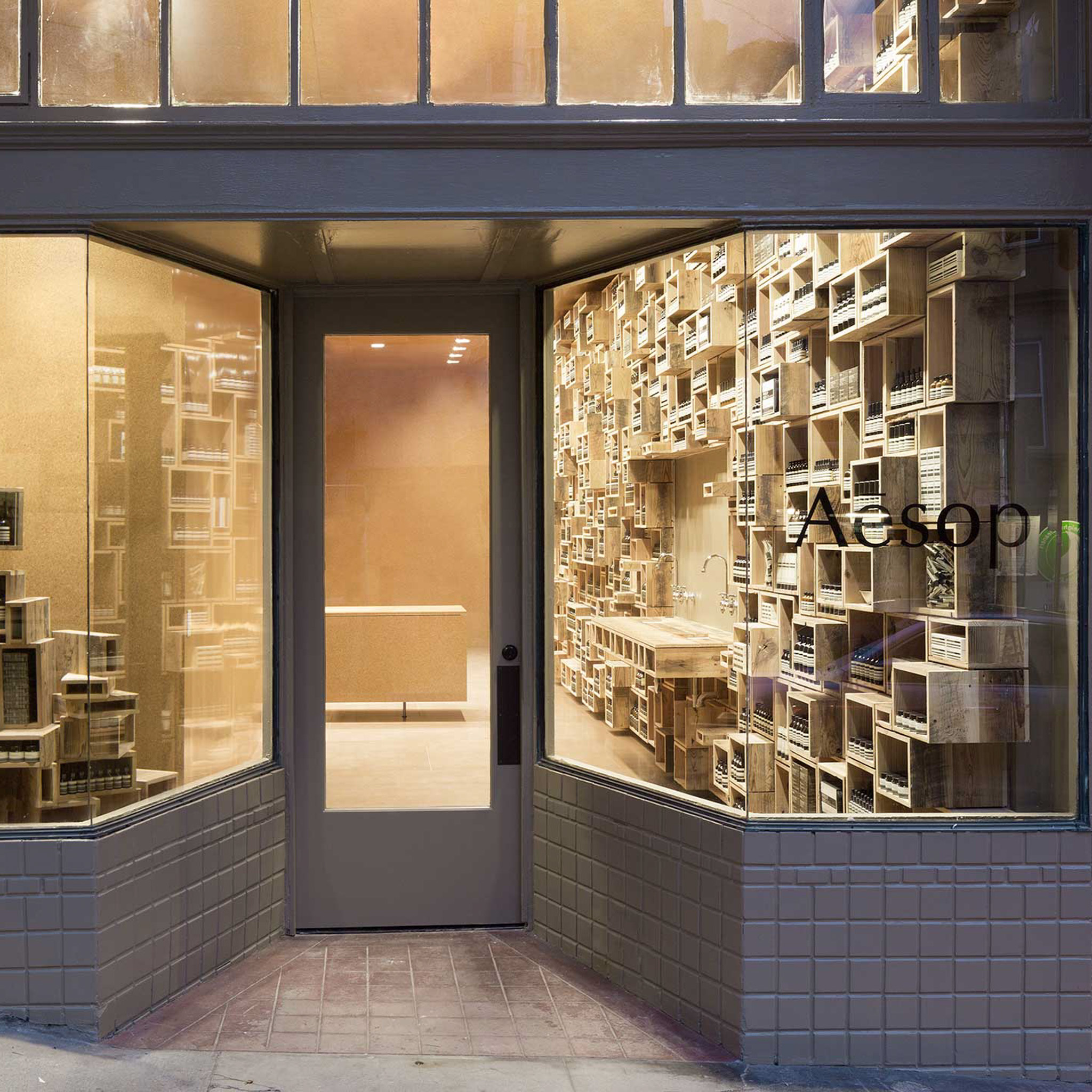 03_Aesop_Fillmore_Street_Carousel_3_Desktop_2560x1440px