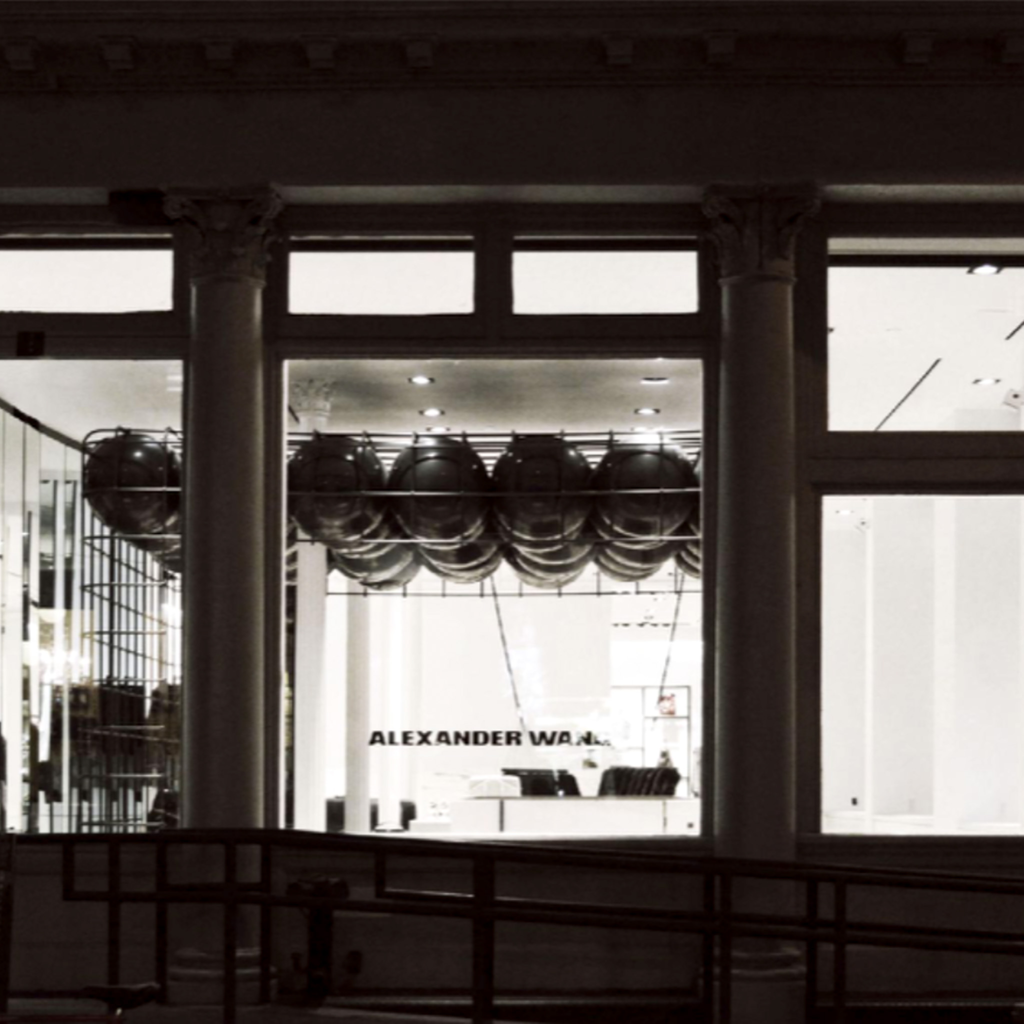 06_AW USA EXTERIOR CAGE